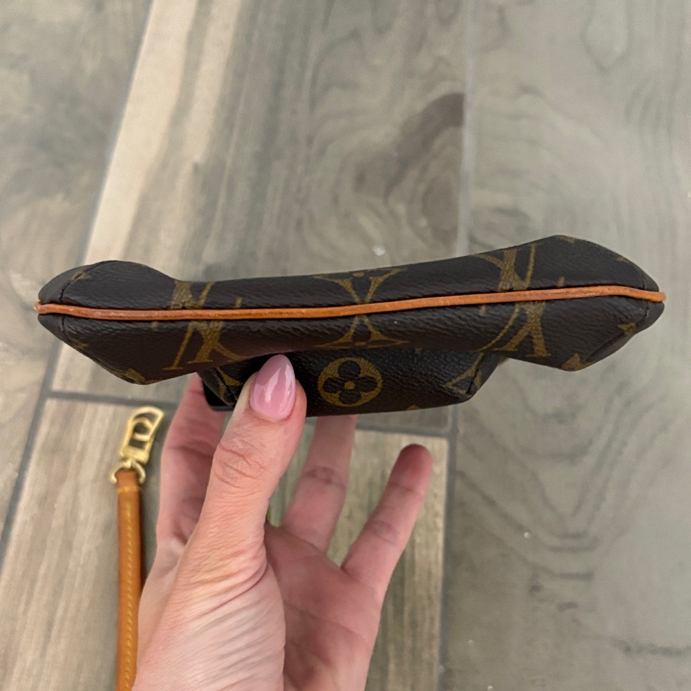 Louis Vuitton Partiton Wristlet - needs repair - Picture 4 of 11